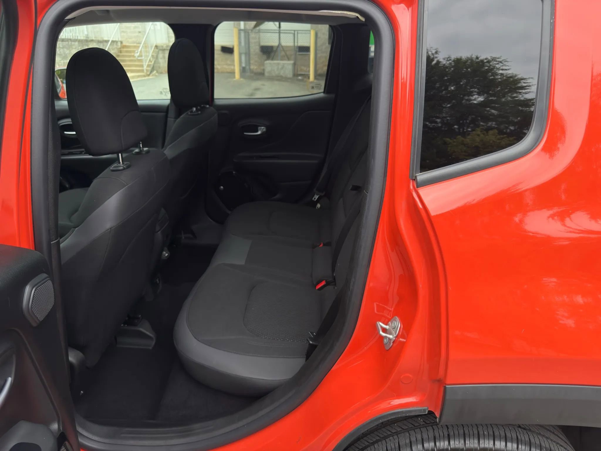 Used 2018 Jeep Renegade Altitude w/ UConnect 8.4 Nav Group image 17