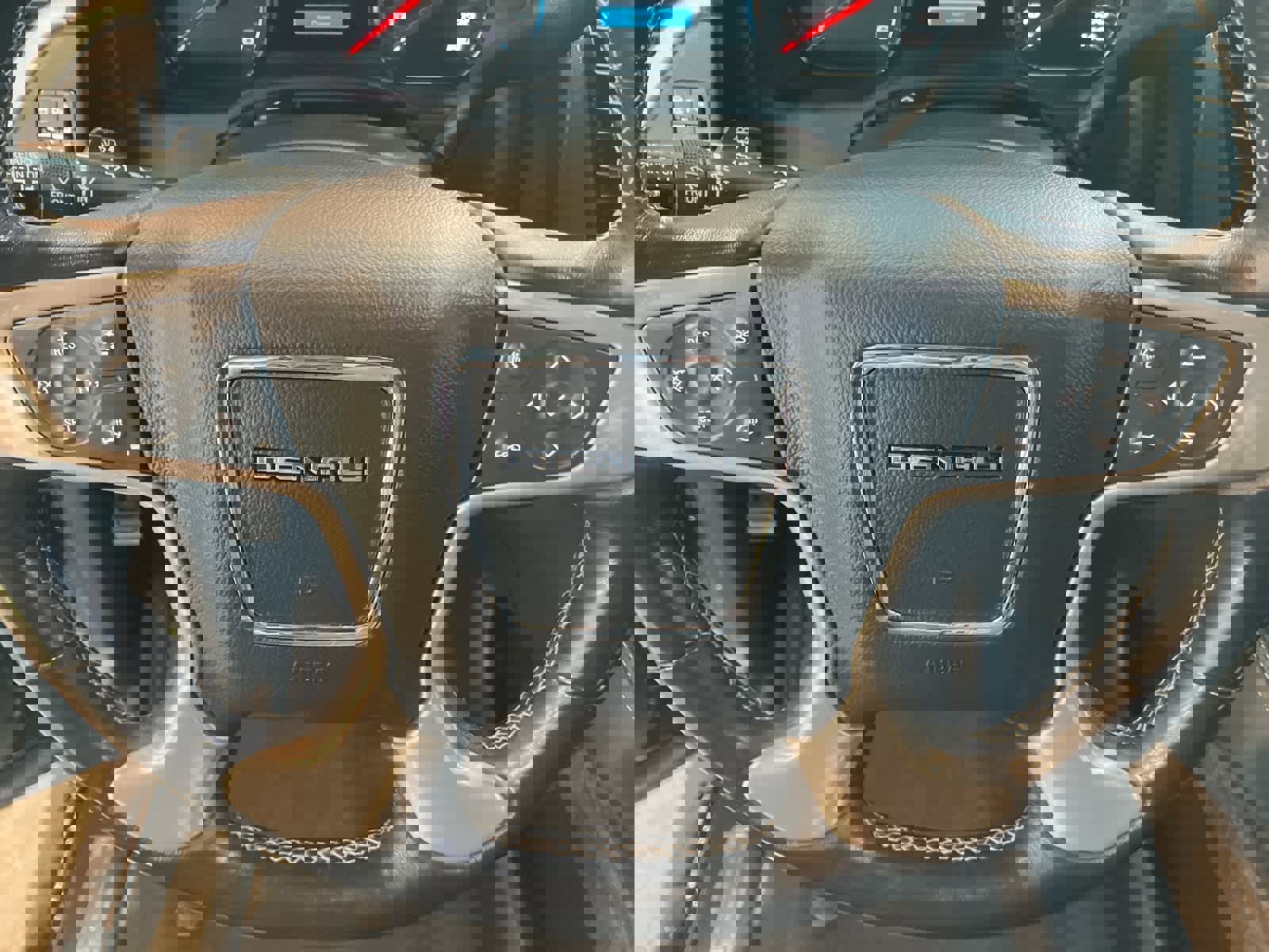 Used 2020 GMC Yukon Denali w/ Denali Ultimate Package image 18