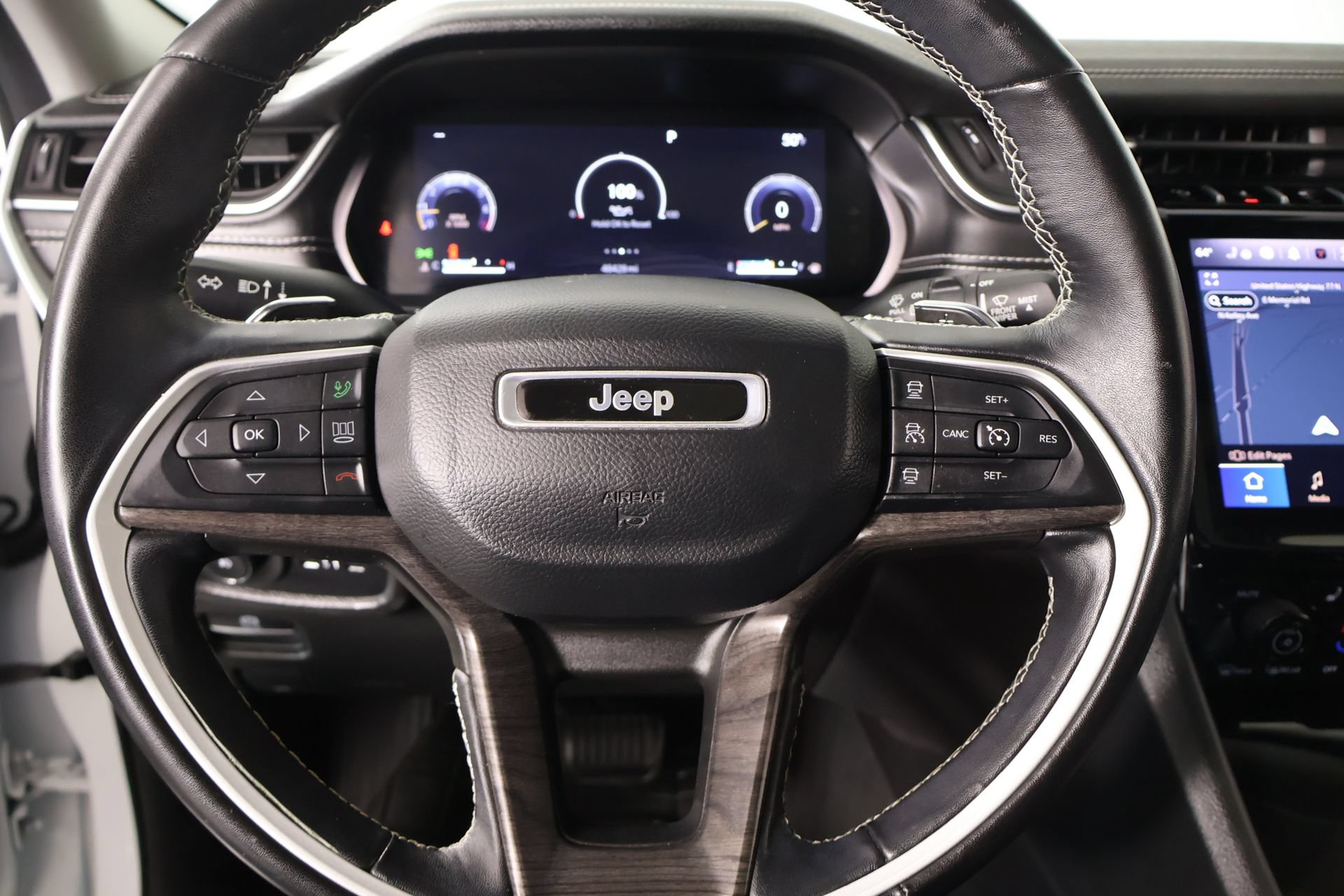 Used 2022 Jeep Grand Cherokee Limited AWD/4WD image 3