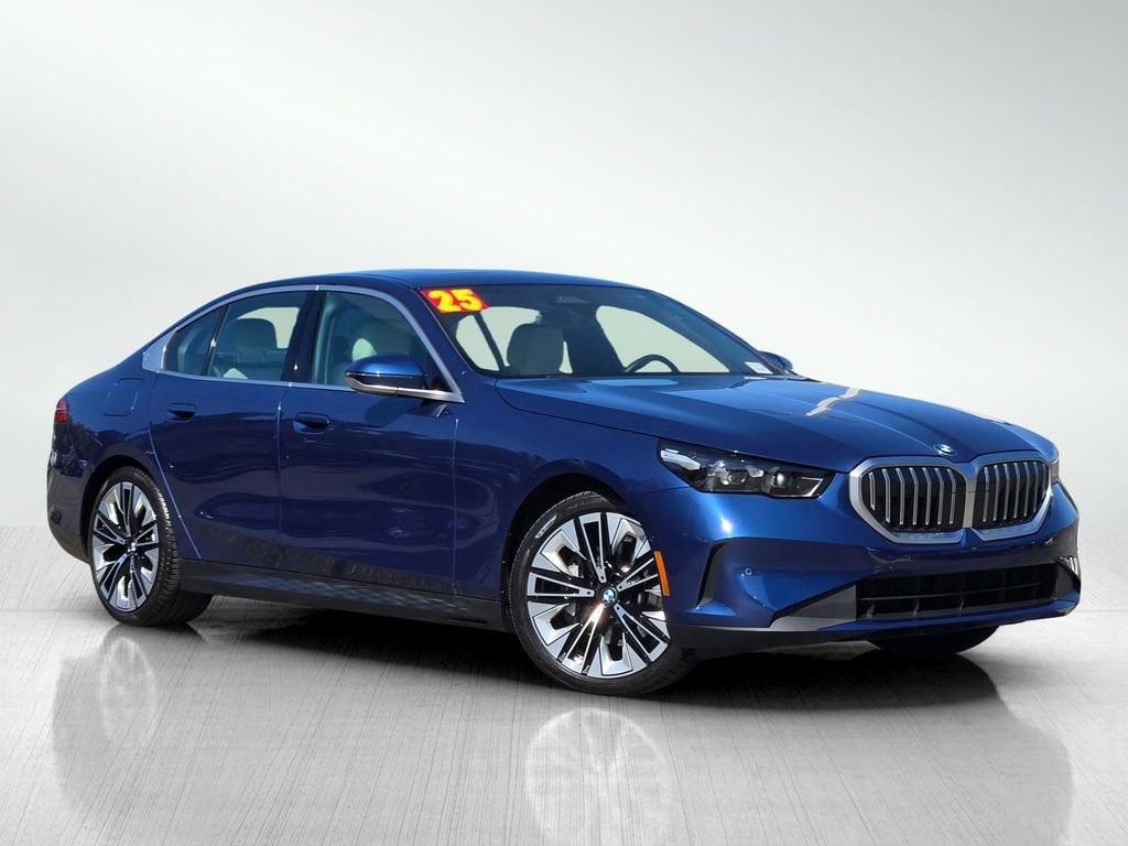 Used 2025 BMW 530i RWD image 1