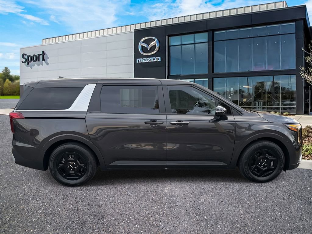 Used 2026 Kia Carnival image 2