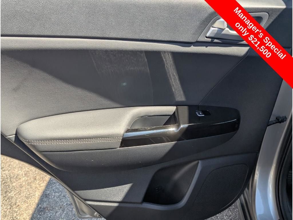 Used 2022 Kia Sportage EX image 11