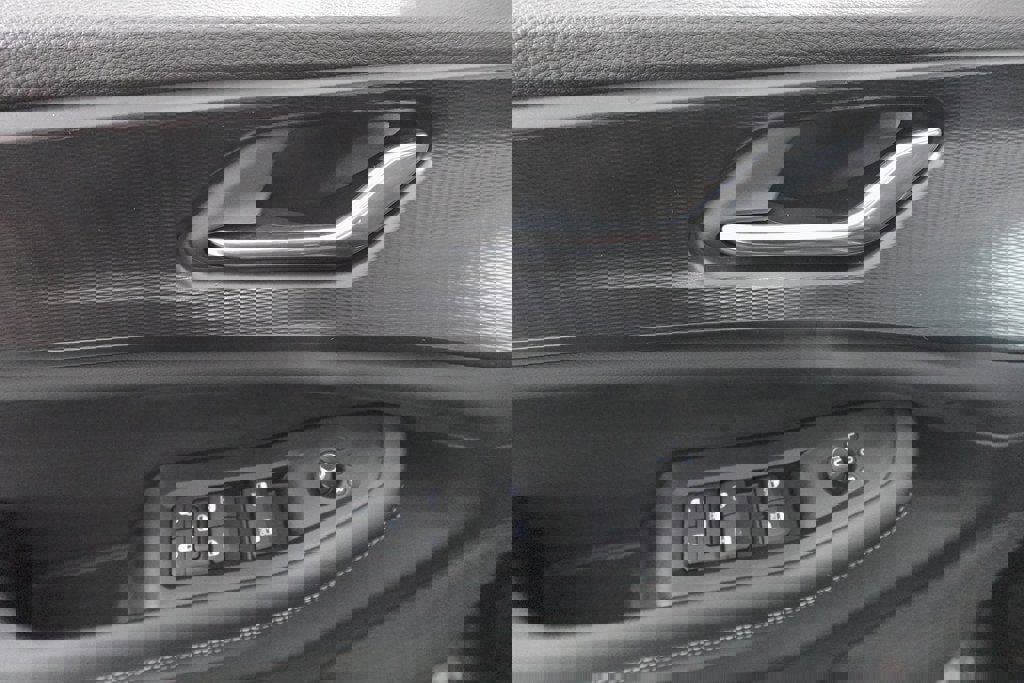 New 2025 Jeep Grand Cherokee L Altitude image 8