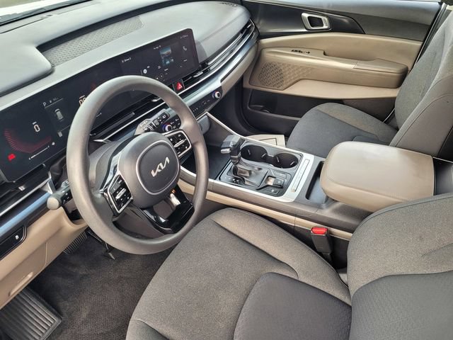 Used 2025 Kia Carnival LX FWD image 8