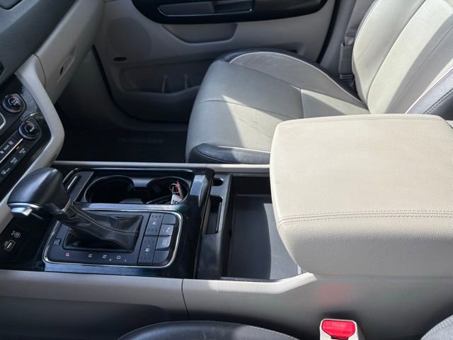 Used 2017 Kia Sedona SX image 18