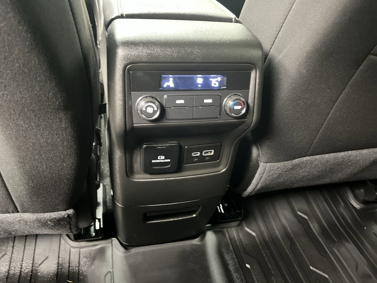 Certified 2023 GMC Acadia SLE w/ Driver Convenience Package AWD/4WD image 12
