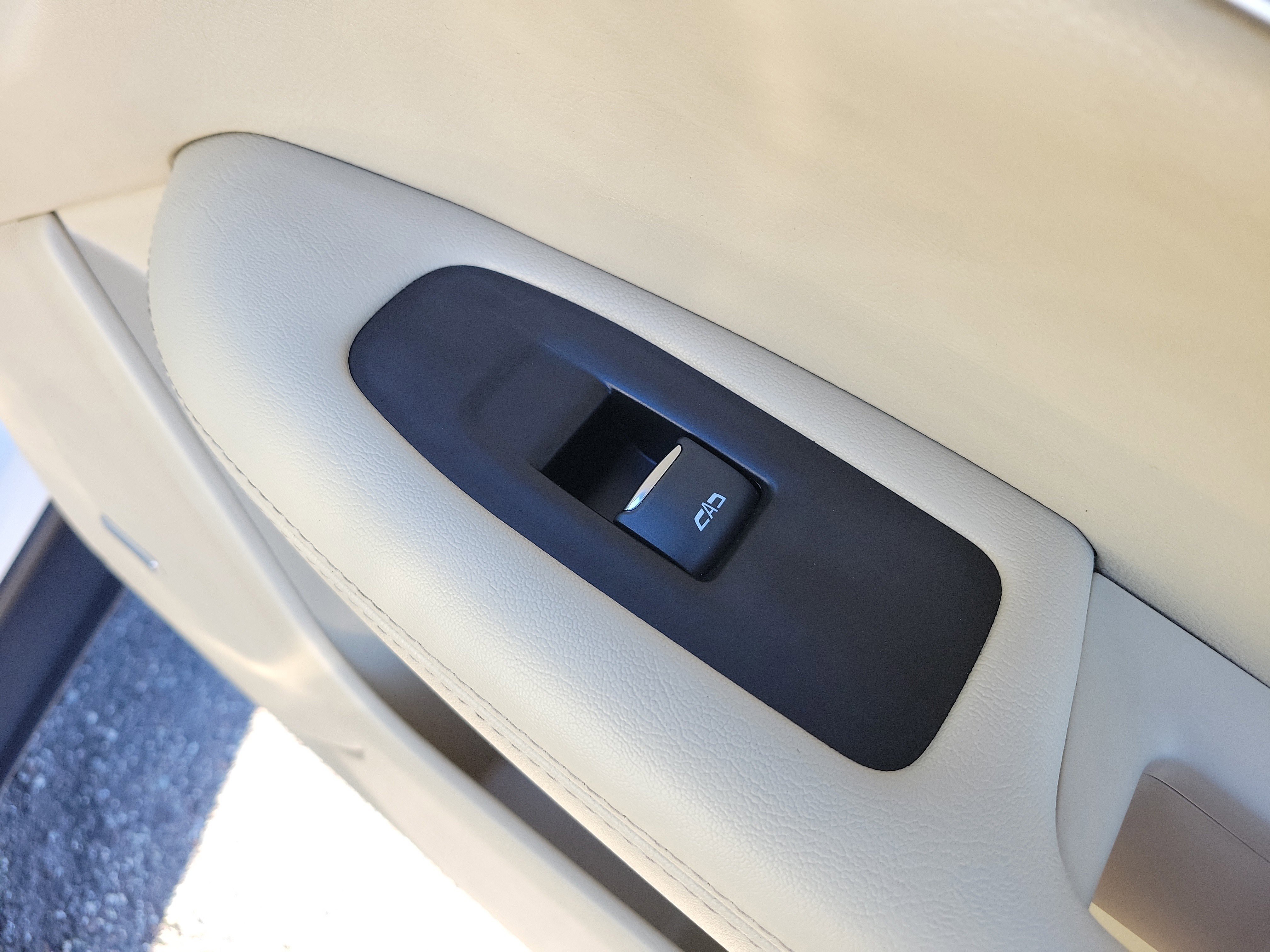 Used 2018 Cadillac XT5 Luxury w/ Driver Awareness Package FWD image 10