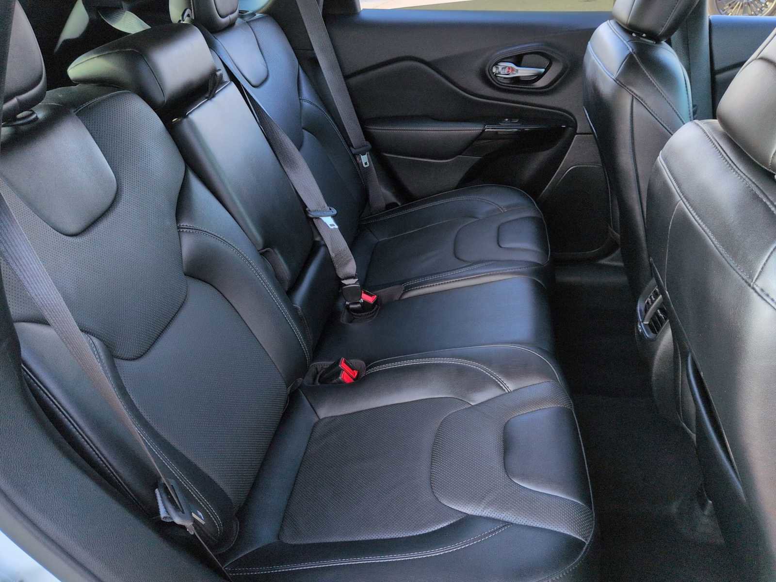 Used 2023 Jeep Cherokee Altitude Lux image 21