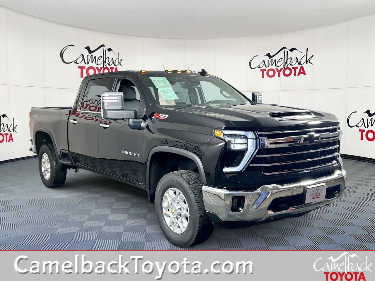 Used 2025 Chevrolet Silverado 3500 LTZ w/ LTZ Convenience Package AWD/4WD image 1