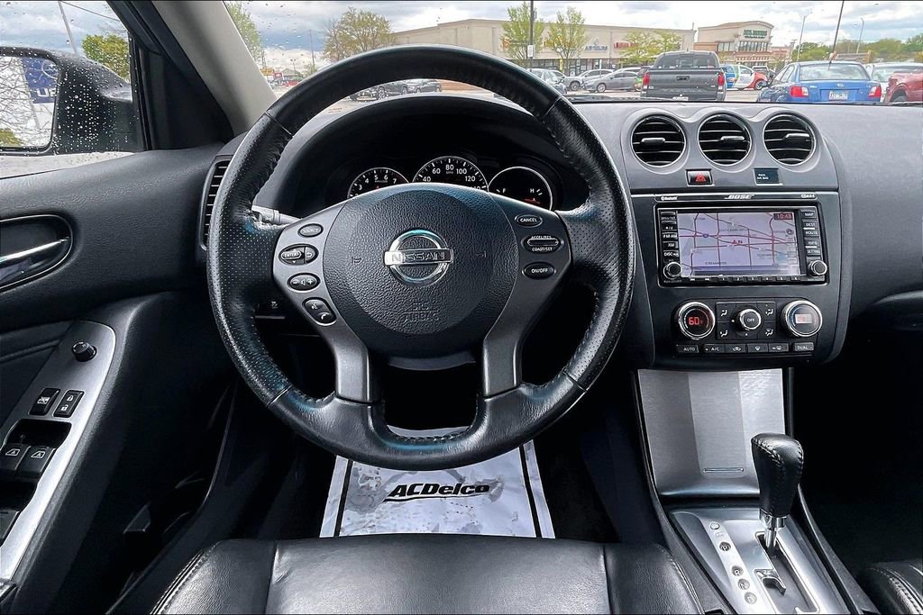 Used 2011 Nissan Altima 3.5 SR w/ 3.5SR Premium Pkg FWD image 5
