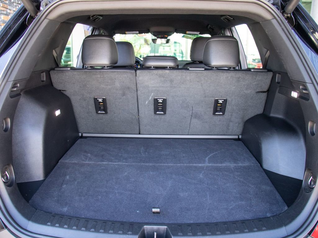 Used 2025 Chevrolet Equinox LT w/ Convenience Package II image 24