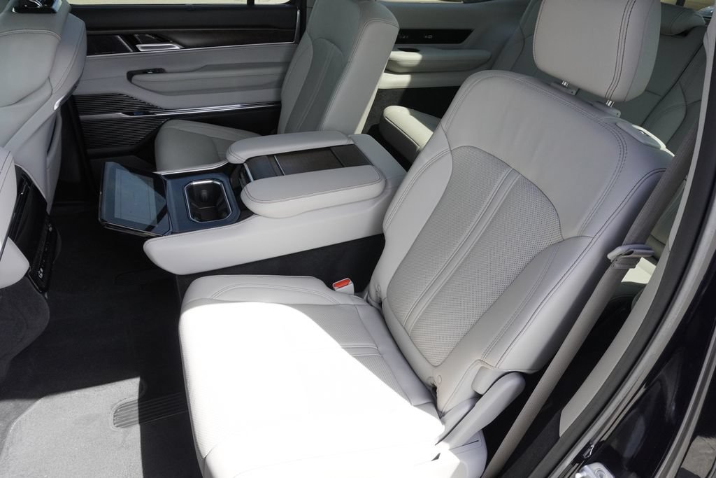 Used 2023 Jeep Grand Wagoneer 4WD image 30