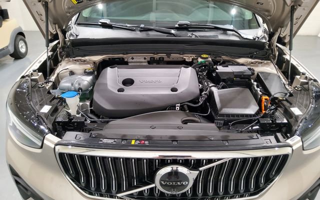 Used 2024 Volvo XC40 B5 Plus w/ Protection Package Premier AWD/4WD image 42