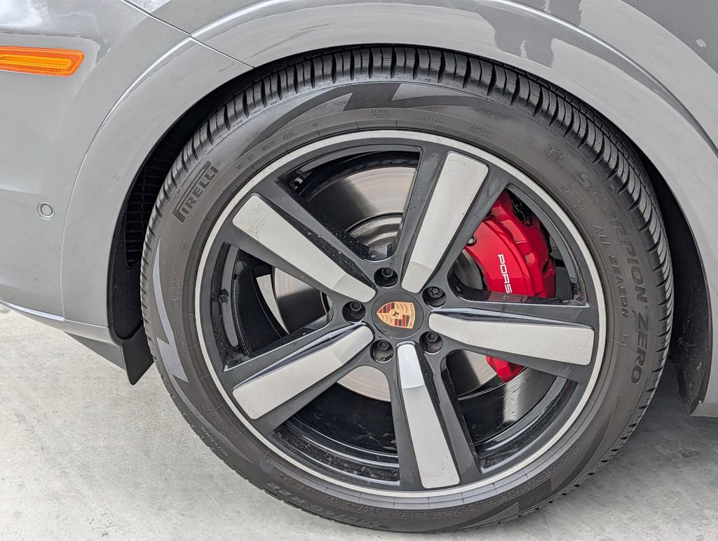 Certified 2025 Porsche Cayenne GTS image 14