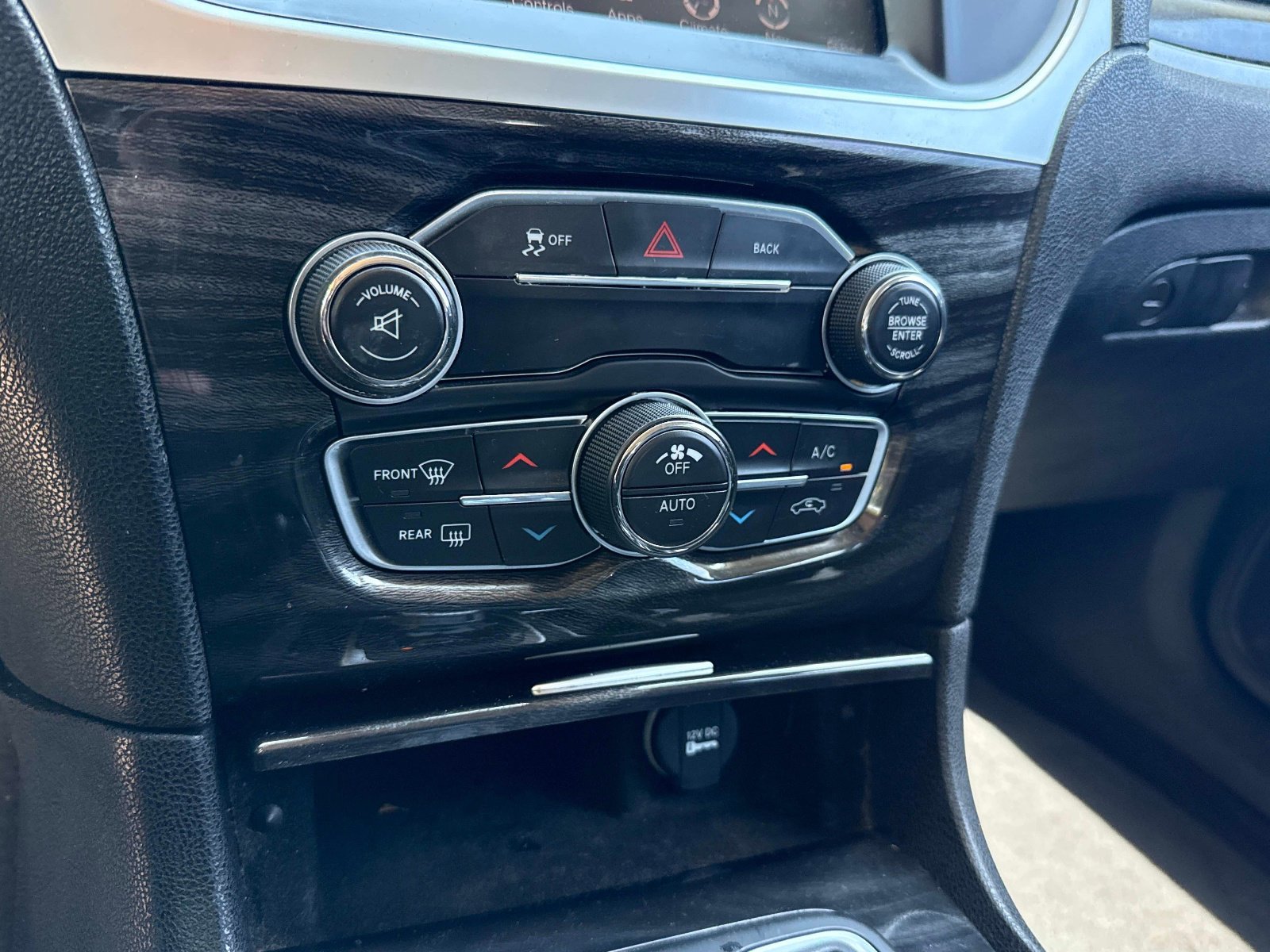 Used 2015 Chrysler 300 Limited w/ Driver Convenience Group image 21