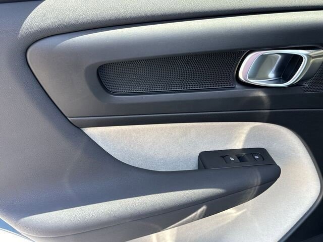 New 2024 Volvo XC40 B5 Plus w/ Protection Package Premier image 21