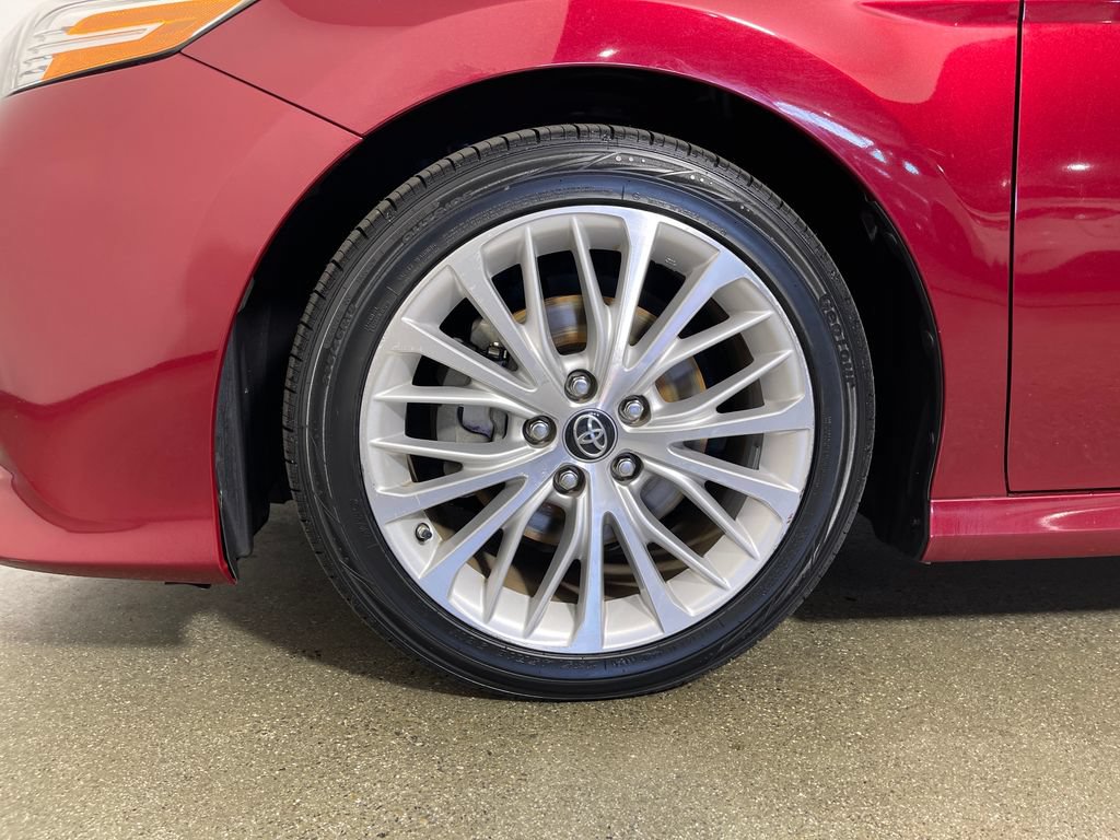 Certified 2018 Toyota Camry XLE FWD image 11