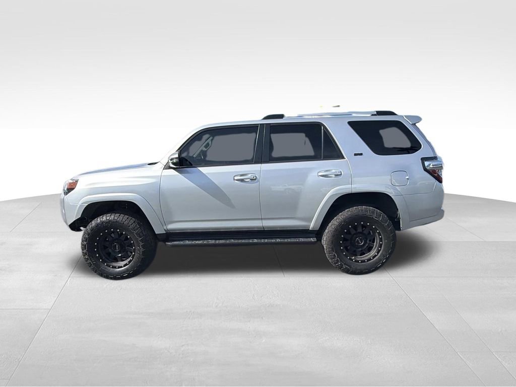 Used 2020 Toyota 4Runner SR5 Premium AWD/4WD image 6