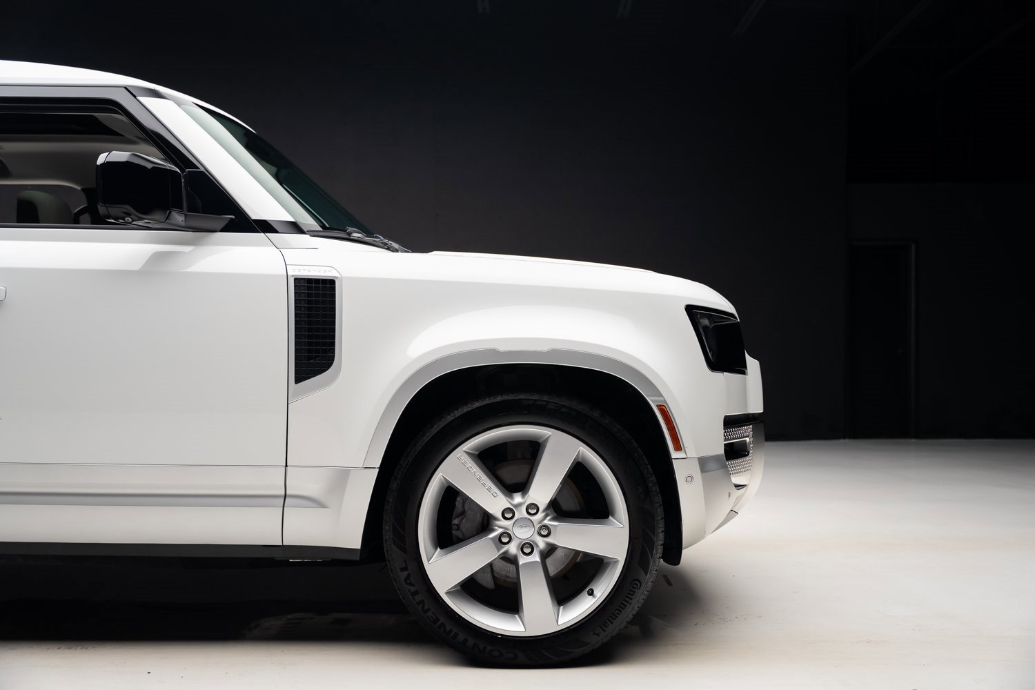 Used 2023 Land Rover Defender 130 First Edition image 39