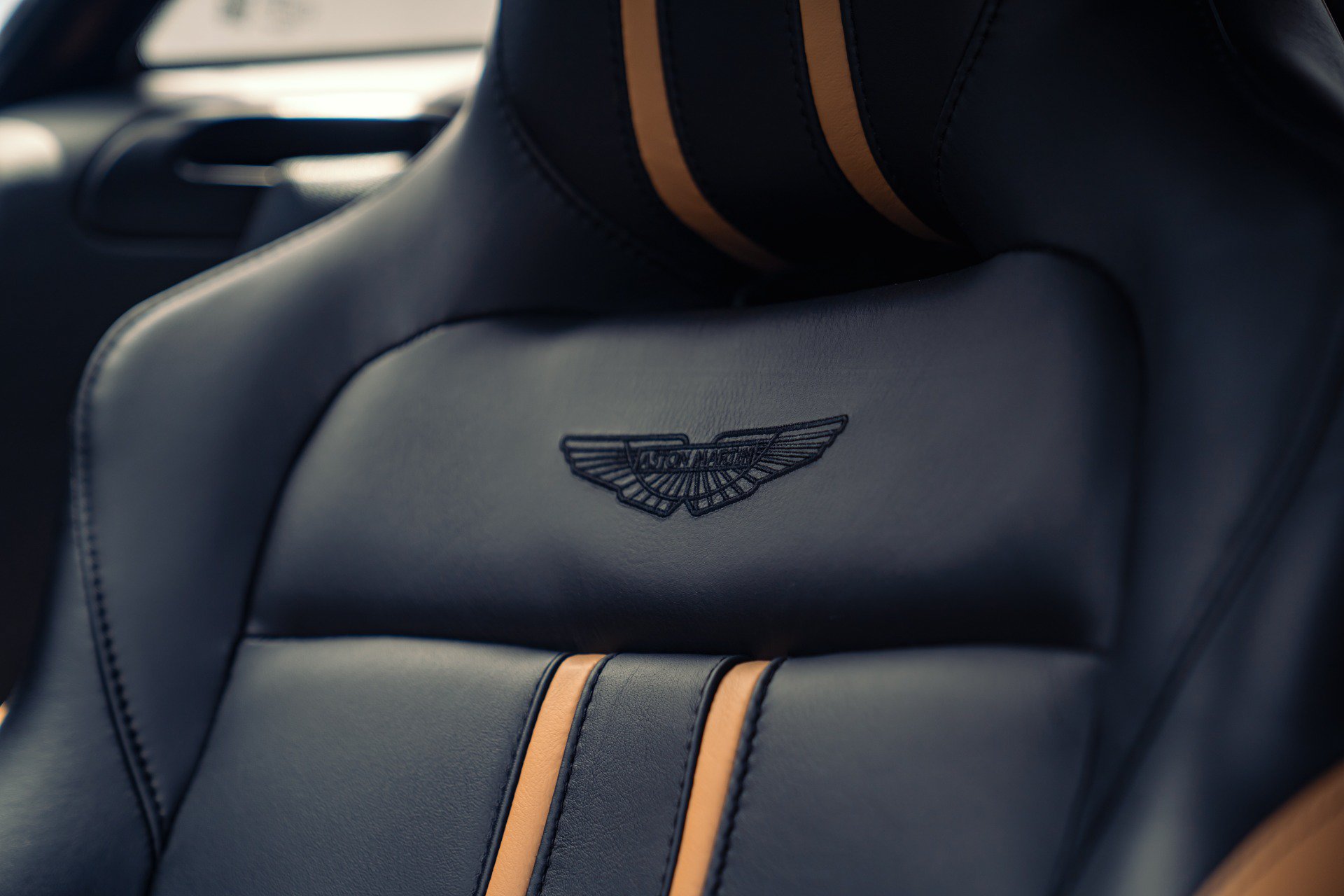 Used 2020 Aston Martin V8 Vantage Coupe RWD image 15