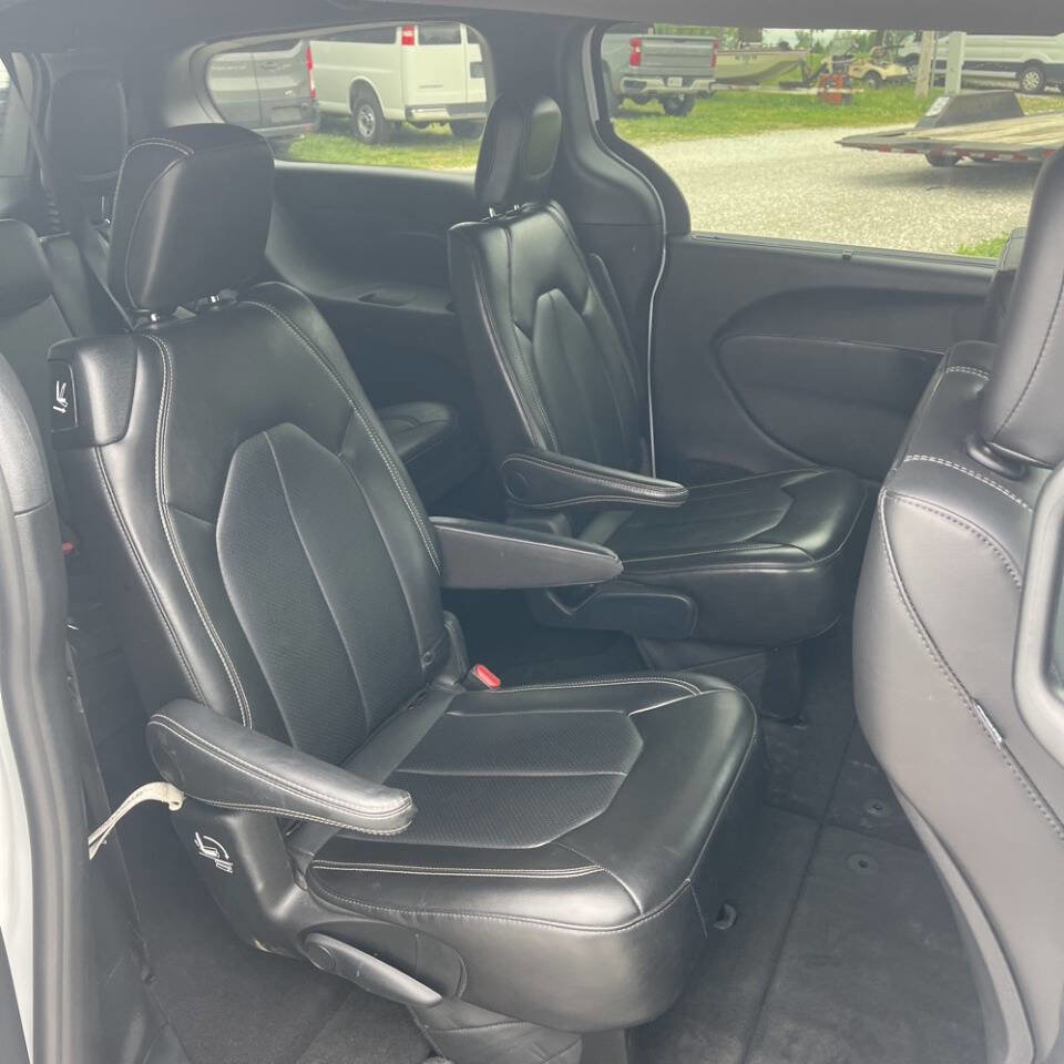 Used 2026 Chrysler Pacifica Select FWD image 12