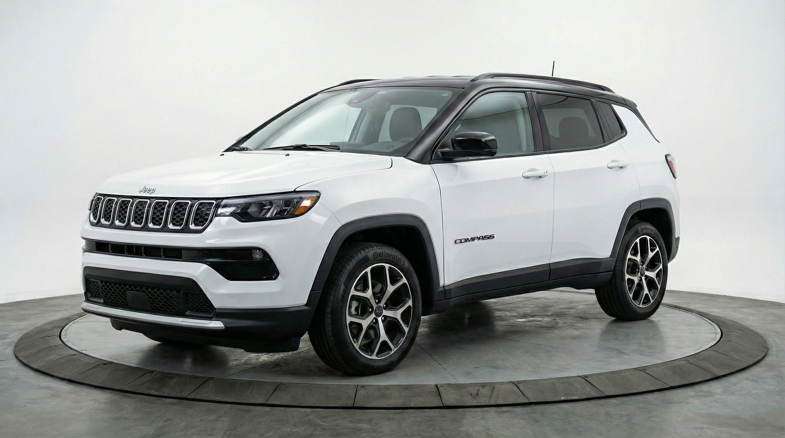Used 2025 Jeep Compass Limited AWD/4WD image 3