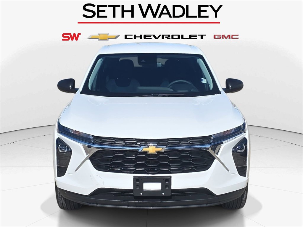 Used 2025 Chevrolet Trax LS image 2