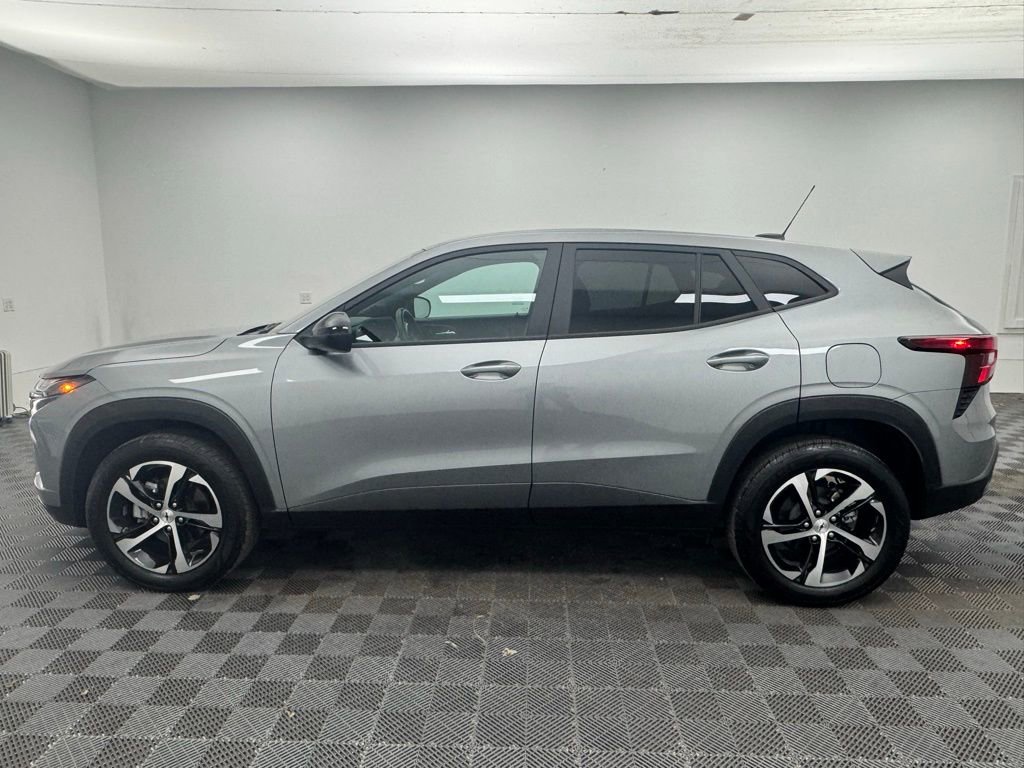 Used 2024 Chevrolet Trax RS image 11