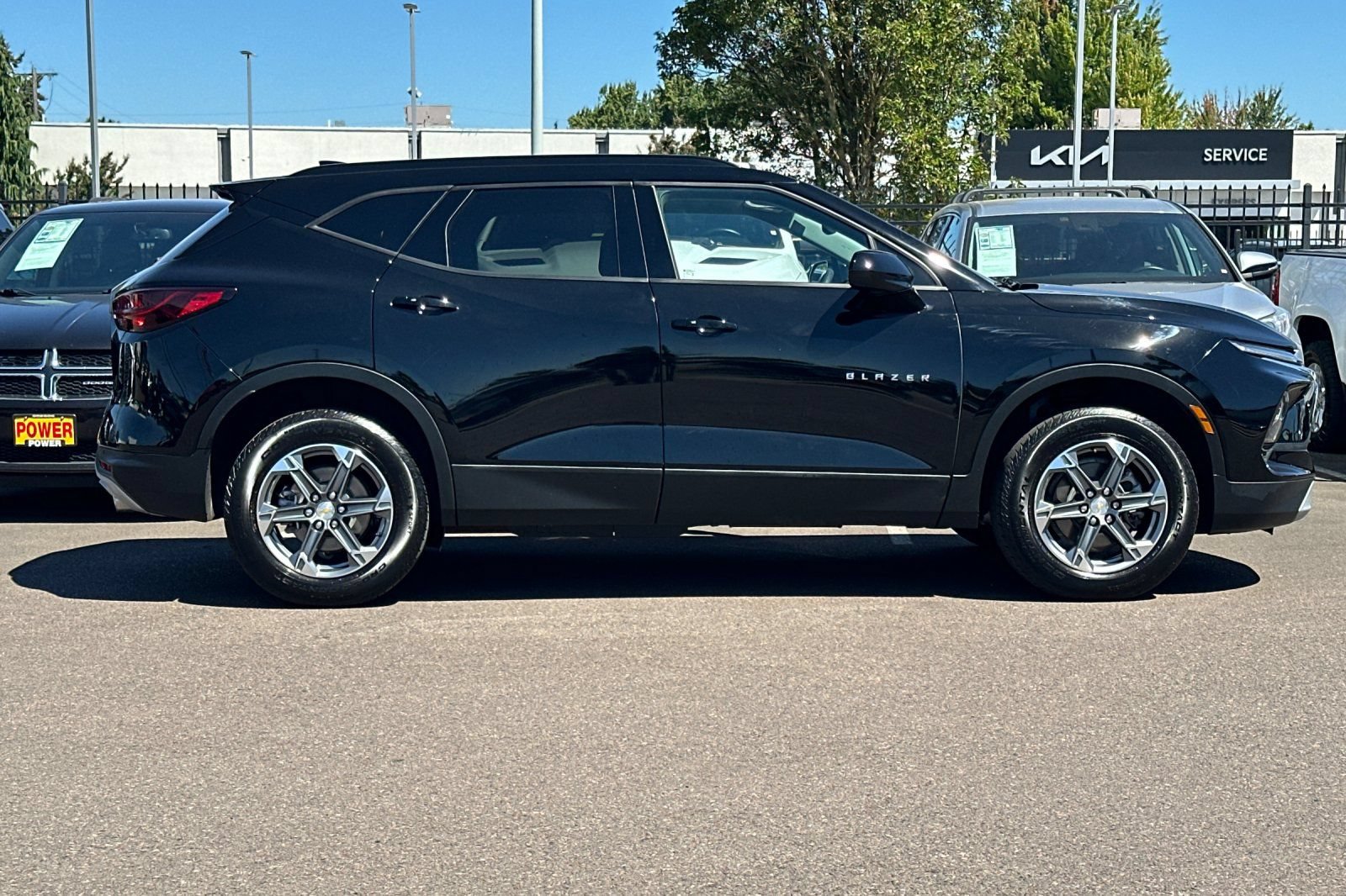 Used 2024 Chevrolet Blazer LT w/ Convenience Package FWD image 3