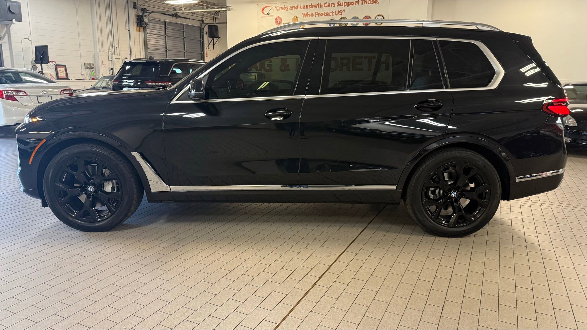 Used 2024 BMW X7 xDrive40i w/ Premium Package AWD/4WD image 1