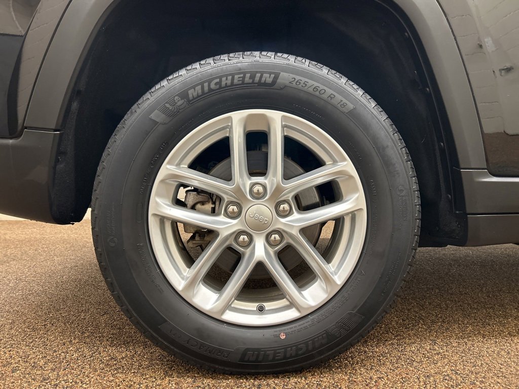 Used 2023 Jeep Grand Cherokee Laredo w/ Luxury Tech Group I image 26