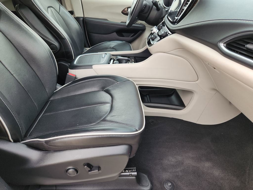 Used 2024 Chrysler Pacifica Limited image 19