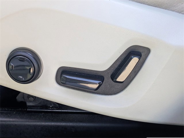 Used 2018 Volvo XC60 T6 Momentum w/ Convenience Package image 22