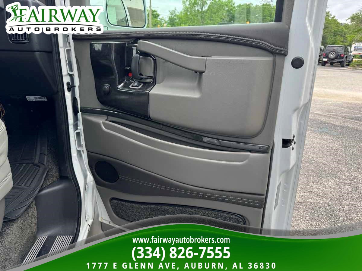 Used 2017 GMC Savana 2500 RWD image 31
