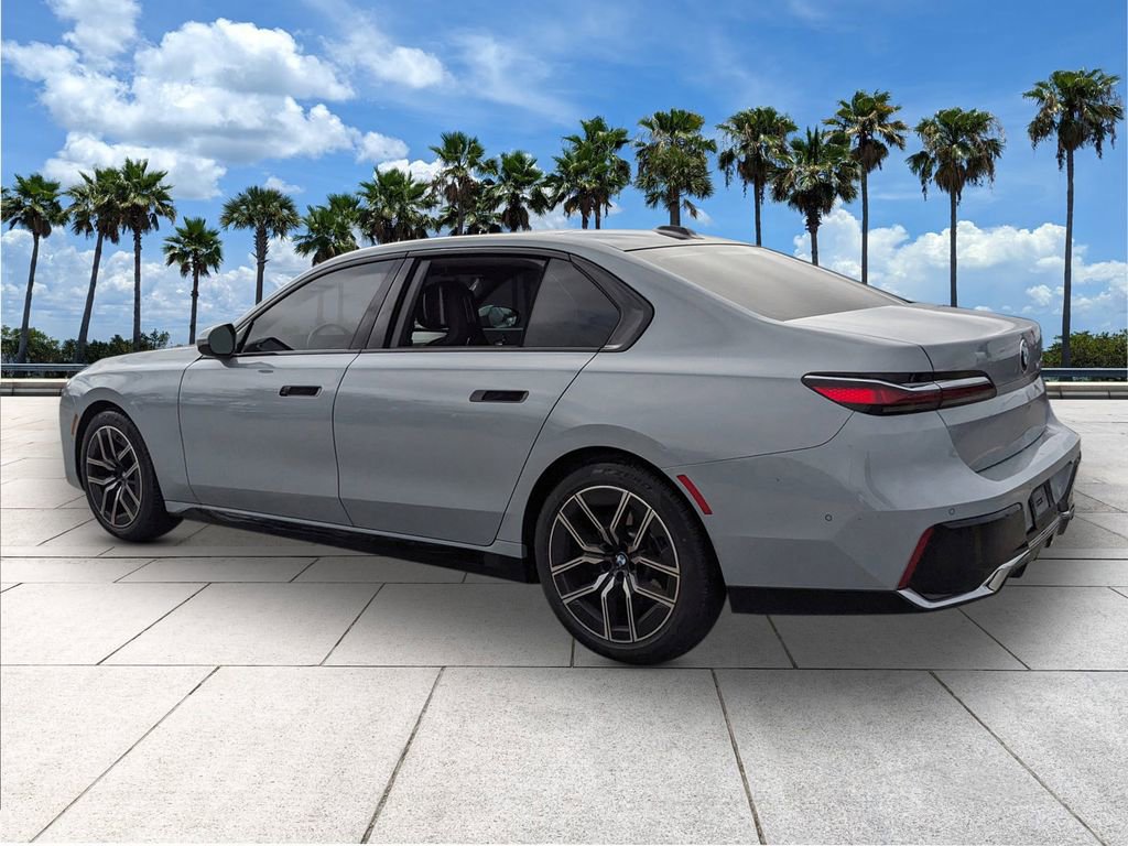 Used 2025 BMW 740i image 5