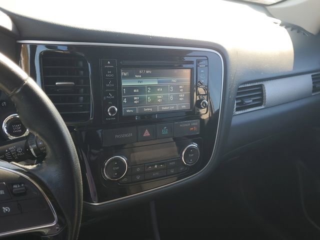 Used 2016 Mitsubishi Outlander FWD image 24