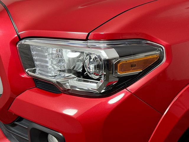 Certified 2018 Toyota Tacoma SR5 AWD/4WD image 3