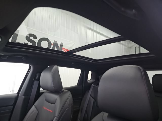 New 2026 Jeep Compass Trailhawk w/ Sun, Sound & Navigation Group AWD/4WD image 33
