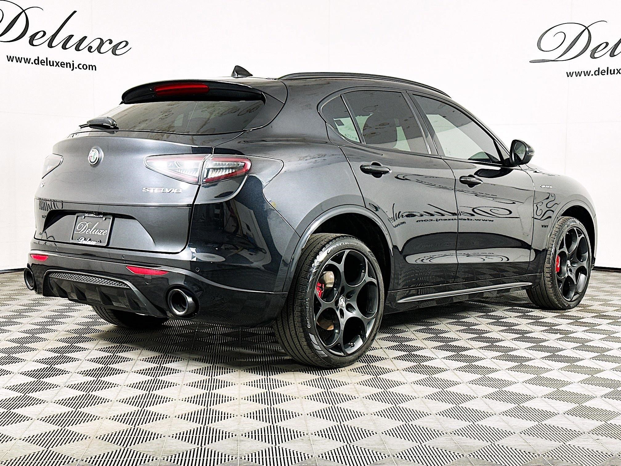 Used 2024 Alfa Romeo Stelvio Veloce AWD/4WD image 6