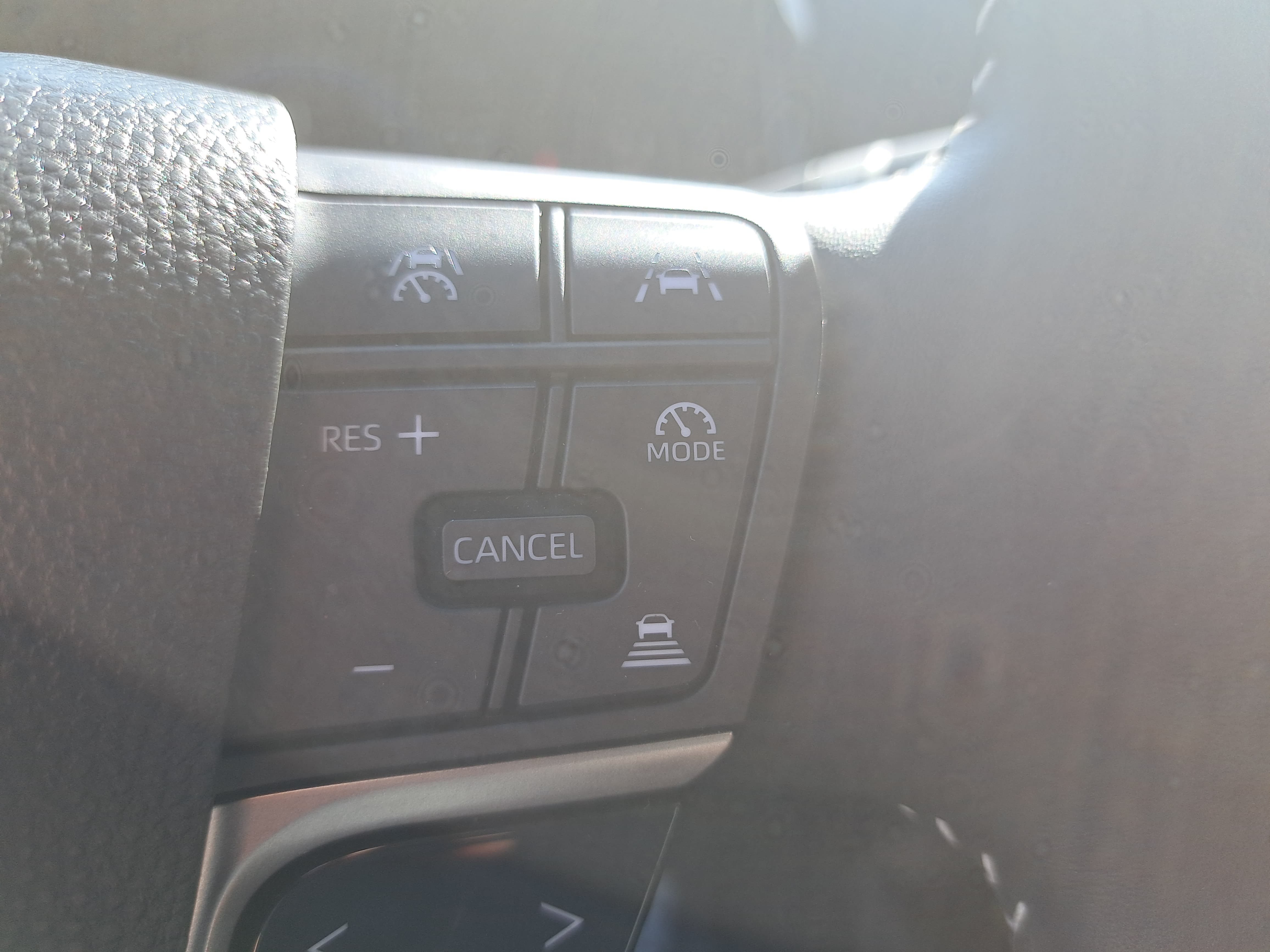 Used 2025 Toyota Camry SE w/ Convenience Package FWD image 16