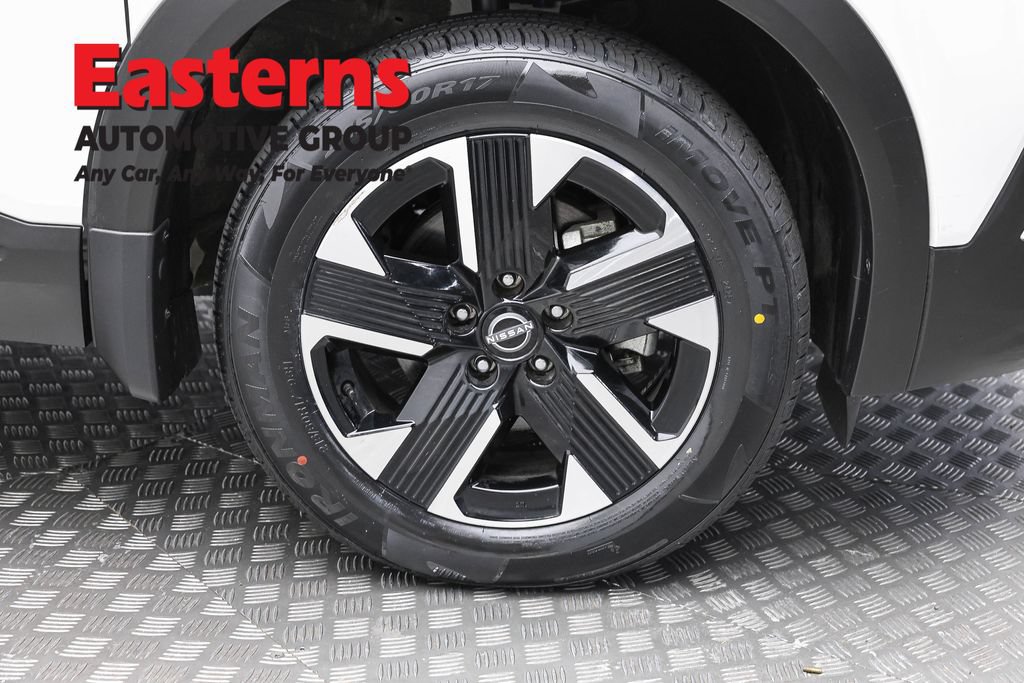 Used 2025 Nissan Kicks SV w/ SV Premium Package AWD/4WD image 32