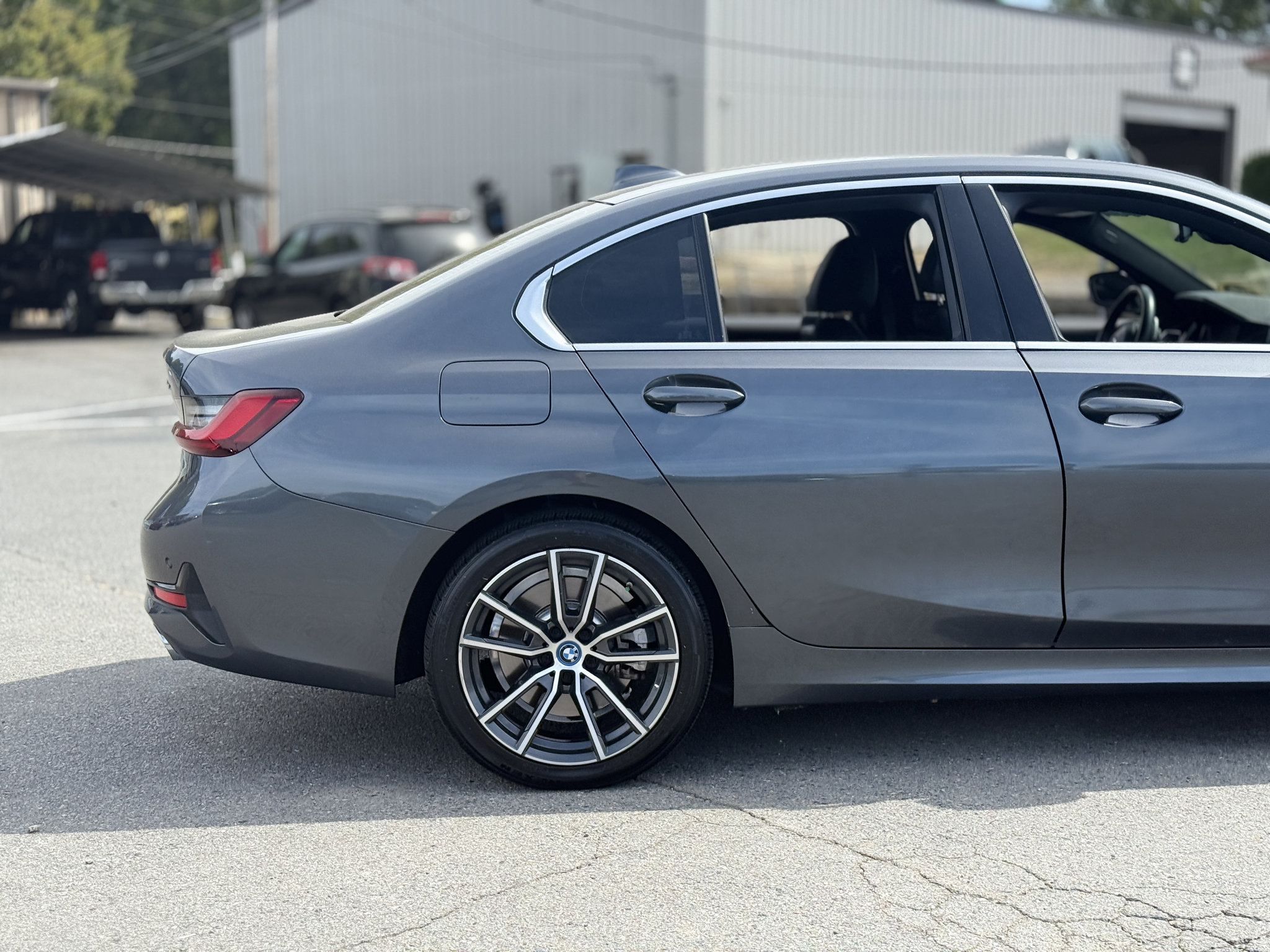 Used 2022 BMW 330e xDrive w/ Driving Assistance Package AWD/4WD image 27