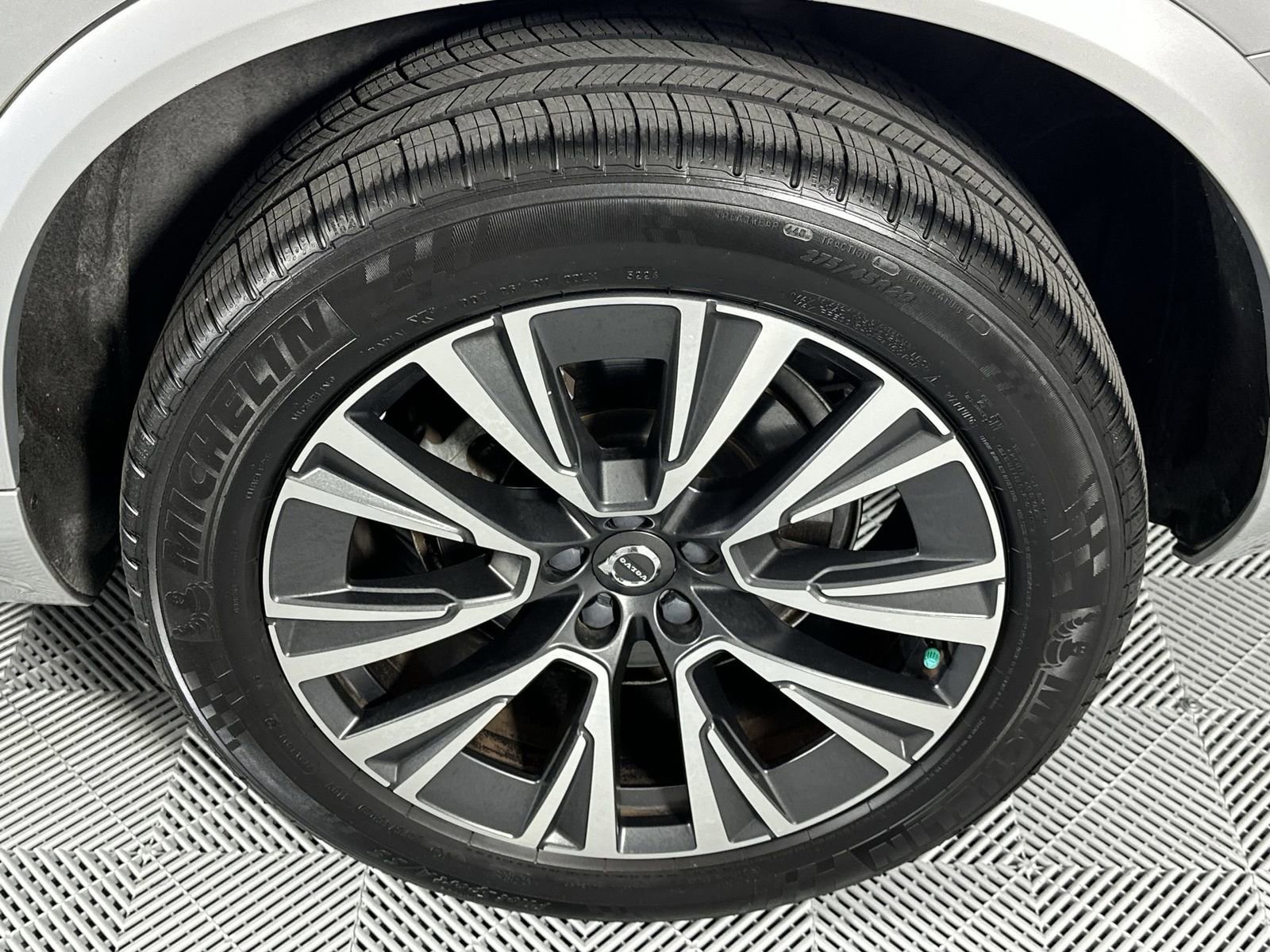 Used 2021 Volvo XC90 T5 Momentum w/ Protection Package Premier image 10