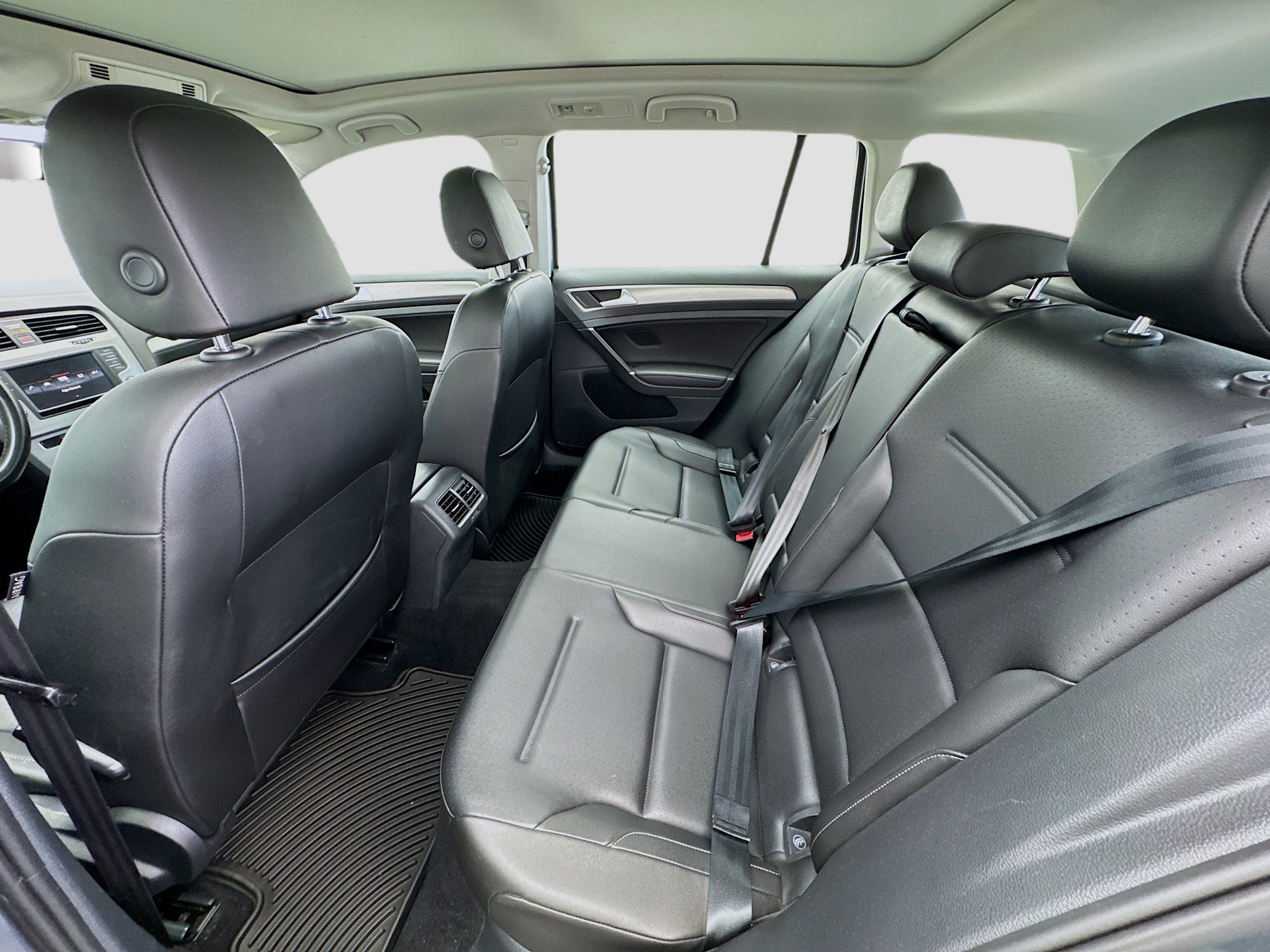 Used 2016 Volkswagen Golf Limited Edition image 16