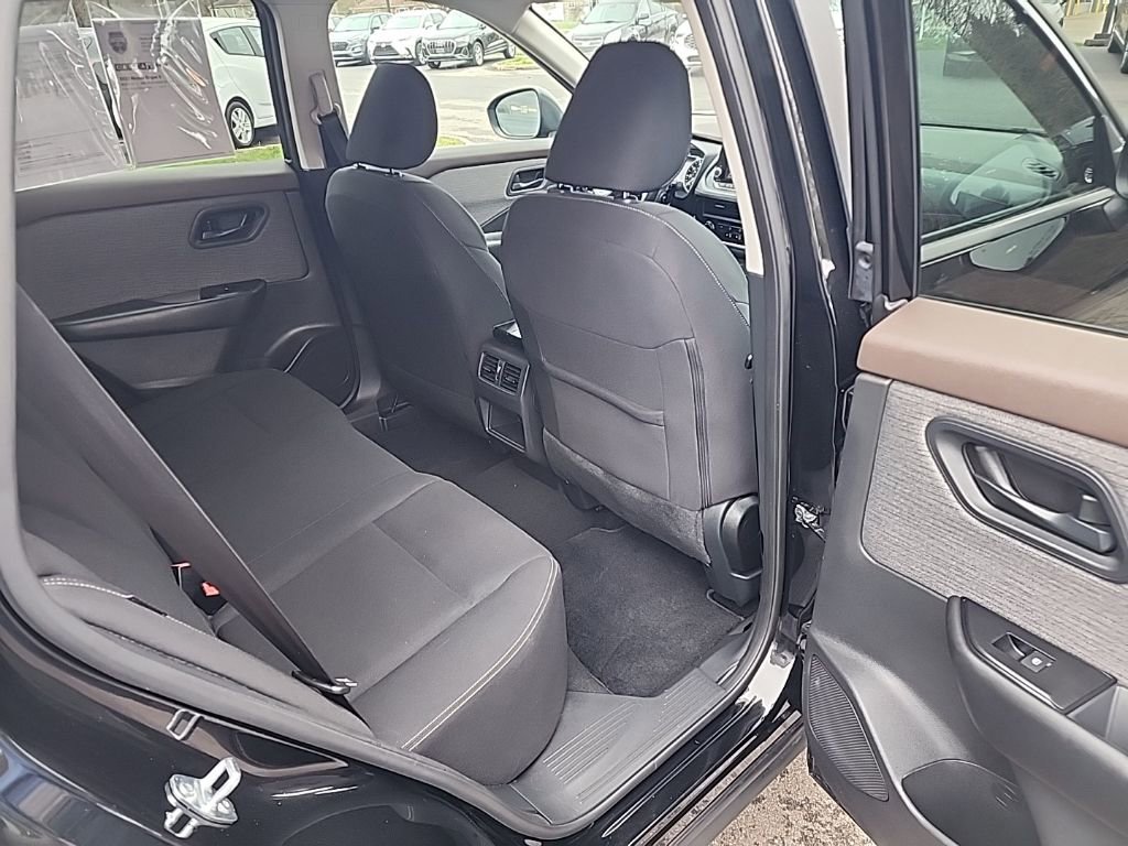 Used 2023 Nissan Rogue S image 26