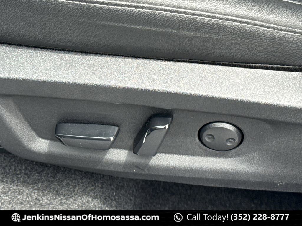 Certified 2025 Nissan Murano SV FWD image 30