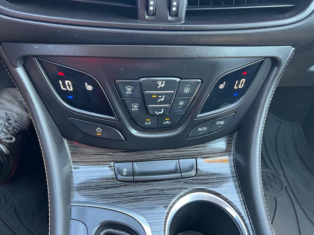 Used 2018 Buick Envision Premium AWD/4WD image 34