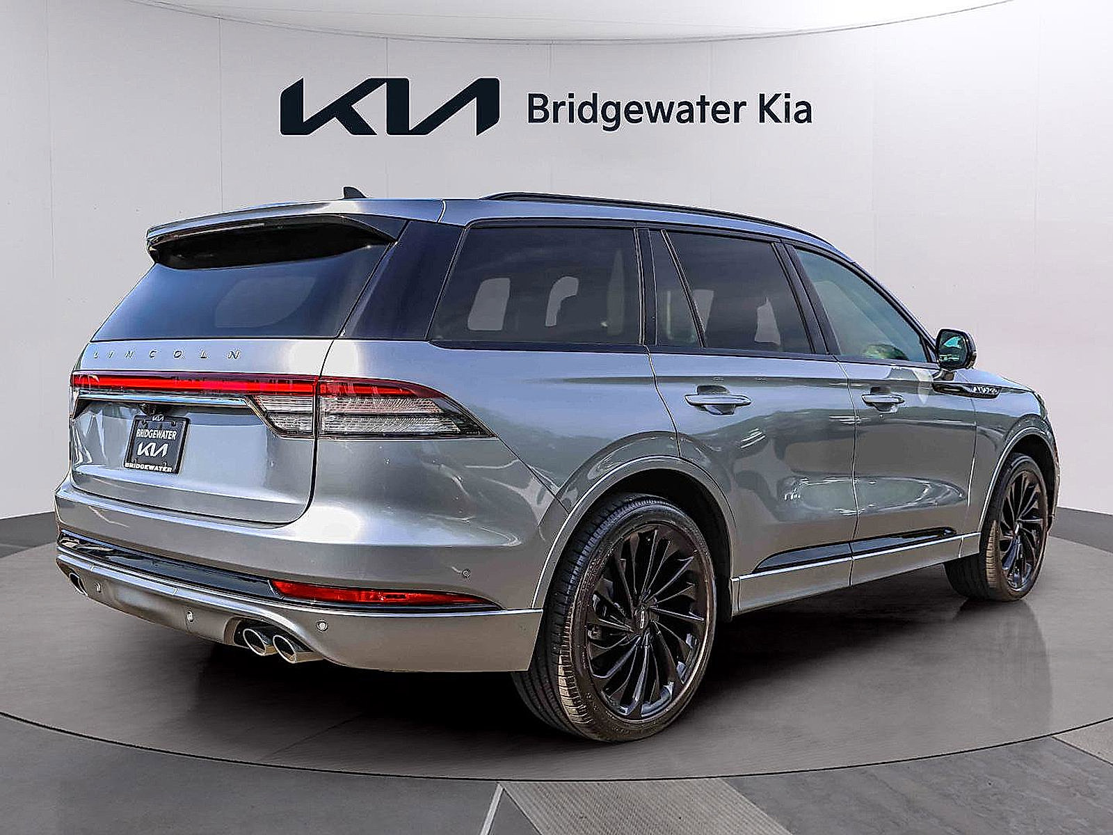 Used 2023 Lincoln Aviator Reserve w/ Jet Package AWD/4WD image 6