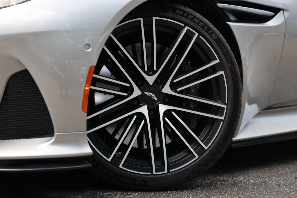 Used 2024 Aston Martin DB12 Convertible image 8