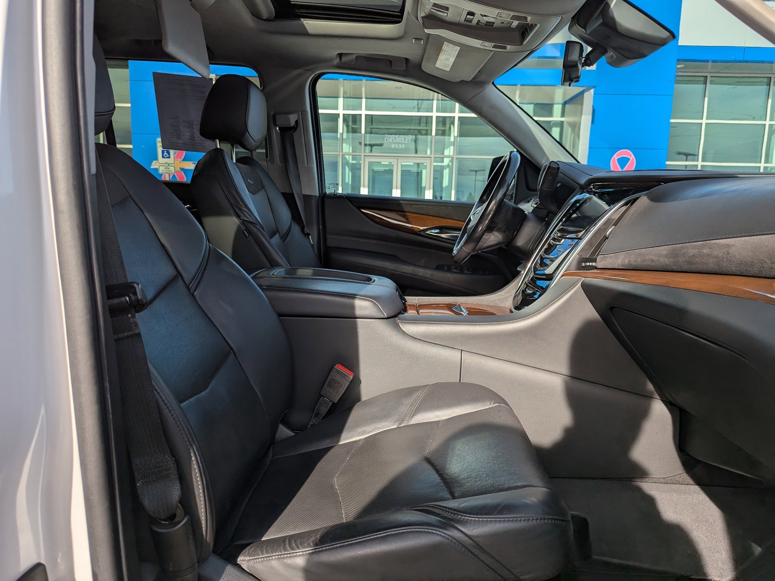 Used 2020 Cadillac Escalade Premium Luxury image 46